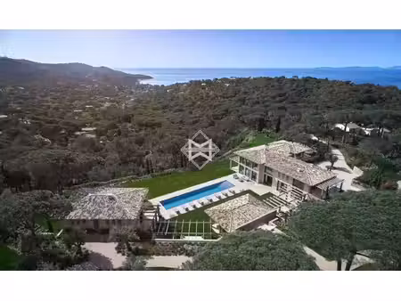 location maison bord de mer à la croix-valmer (83420) : à louer bord de mer / 802m² la cro