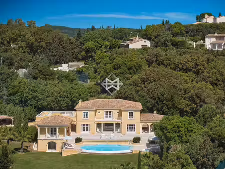 location maison piscine à la croix-valmer (83420) : à louer piscine / 400m² la croix-valme