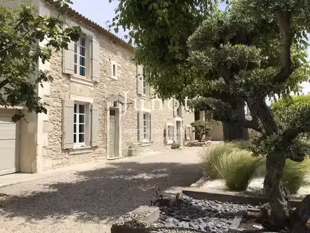 location maison piscine à saint-étienne-du-grès (13103) : à louer piscine / 500m² saint-ét