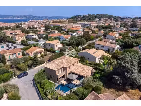 location maison piscine à saint-tropez (83990) : à louer piscine / 255m² saint-tropez
