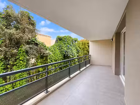 t2 béziers  calme  terrasse sans vis à vis.