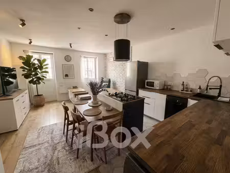 cuers centre ville - bel appartement t3 de 52 m2 au rez de c