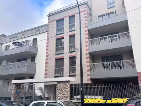appartement 2 pièces avec balcon et parking - pinel