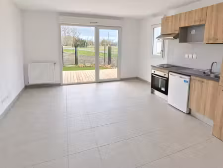 t2 neuf avec terrasse  jardin et deux parkings à roques
