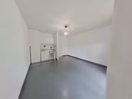 tours nord - studio de 23 m² avec jardinet et parking privatif