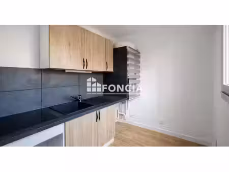 uzès à pied -charmant studio 25 m2 entièrement rénové - idéal investisseur