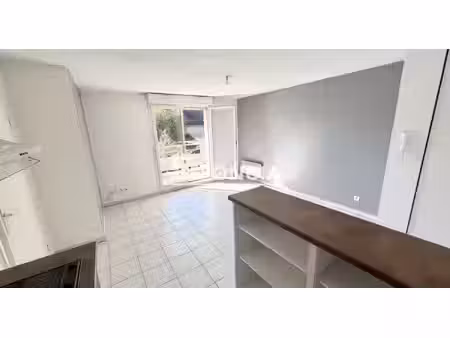 t2 en residence recente avec balcon parking vendu libre d occupation