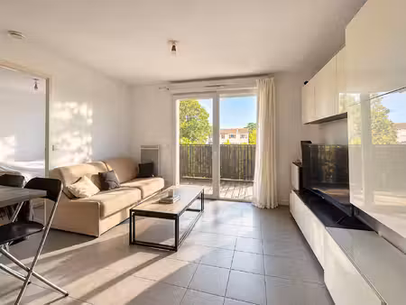 cenon plaisance - appartement t2 de 40m² avec terrasse et place de parking