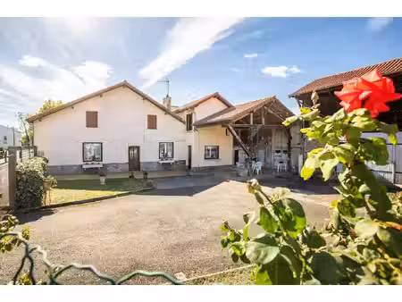 beaucoup de potentiel pour cette maison située au coeur de barcelonne-du-gers