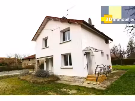 au centre de chaussin à vendre agréable maison en bon état de 5 pièces  avec plusieurs dép
