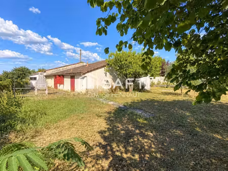 maison de plain-pied + dépendances - jardin - beau potentiel