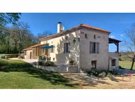 propriété en pierre entièrement restaurée sur 8 hectares de terrain