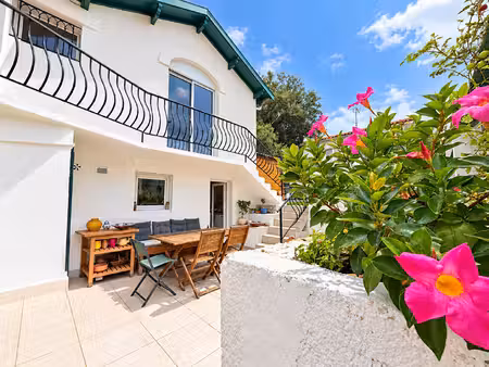 entre le marché & la plage - maison de 70 m² avec terrasse & jardinet