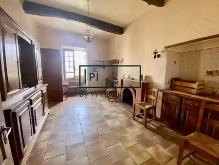 maison de rue avec jardin et local commercial à seissan