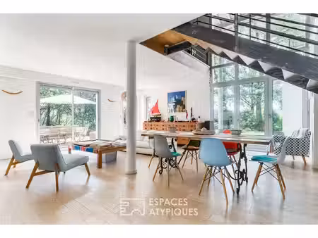 maison d'architecte « dedans-dehors » sur parc boisé