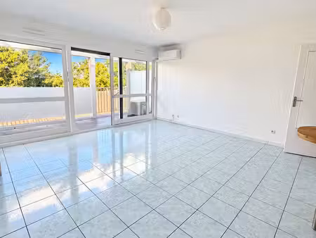 appartement à salon-de-provence (13300)
