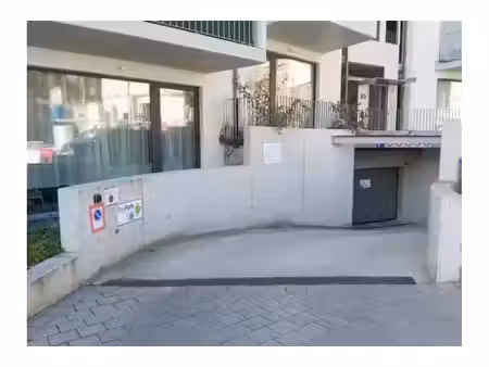 garage à louer à rue du delta 76-88 forest (vbe79637)