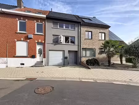maison entièrement rénovée avec jardin et terrasse