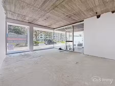 local commercial au rez-de-chaussée  situé dans un quartier