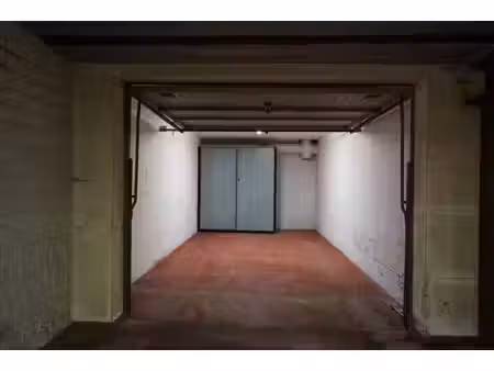 box de garage fermé à strombeek-bever.