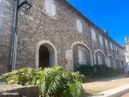 anciennes halles de sauveterre
