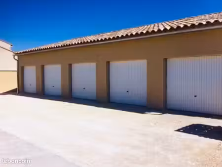 garage  22 m² à louer sur graveson libre au 1er novembre box locale  garde meuble archives
