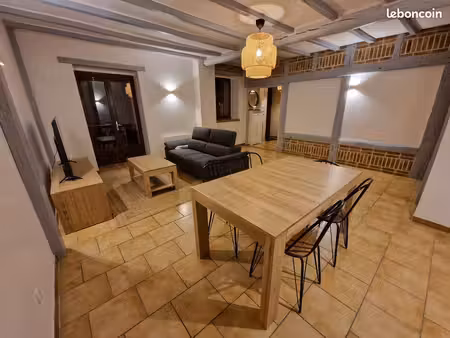 location maison meublée mitoyenne 90m² avec jardin et 2 places de stationnement