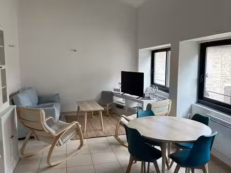 à louer : joli duplex de 79m² avec balcon au cœur de barjac