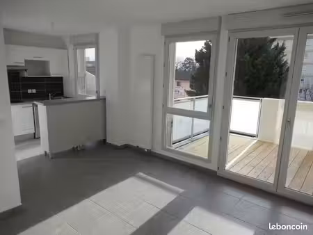 t2 avec loggia et parking