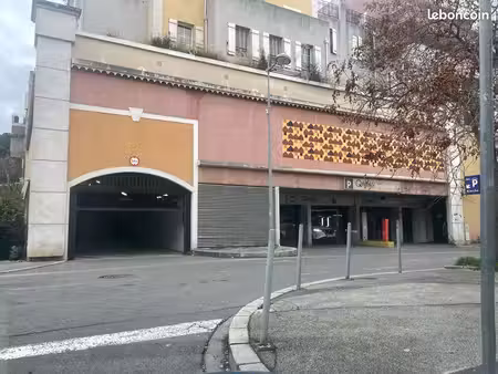 aubagne centre place parking disponible