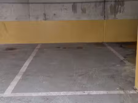 sainte maxime centre-ville location place parking couverte