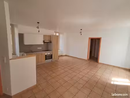 appartement t3   calme   digicode et cave