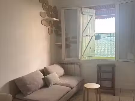à louer suberbe t2 meublé rénové - vieux village de vitrolles
