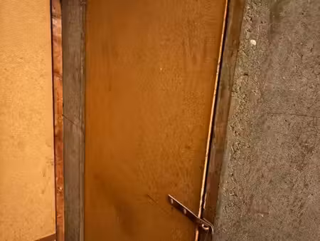 cave à louer au pied du métro créteil préfecture (ligne 8)