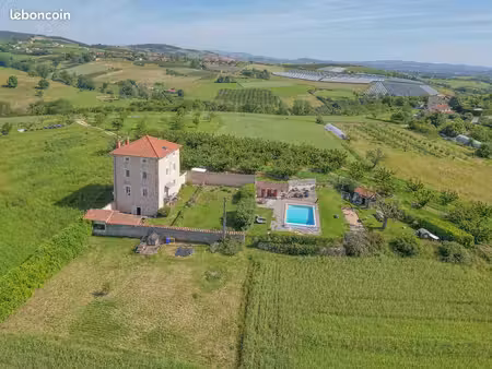 maison familiale avec piscine au calme  emplacement exceptionnel