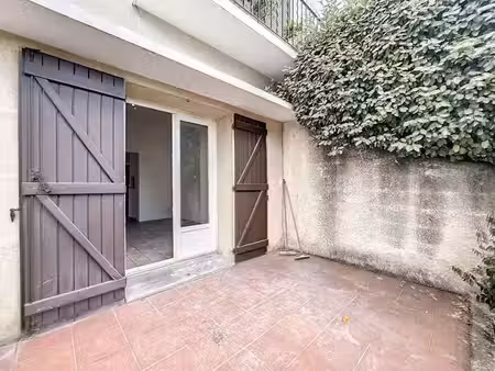 location appartement 2 pièces 43 m² à aix-en-provence (13090)  925 €