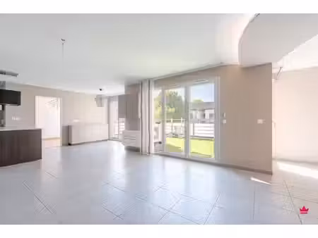 appartement 5 pièces récent à vendre à genas  110 m²  4 chambres  accès pmr