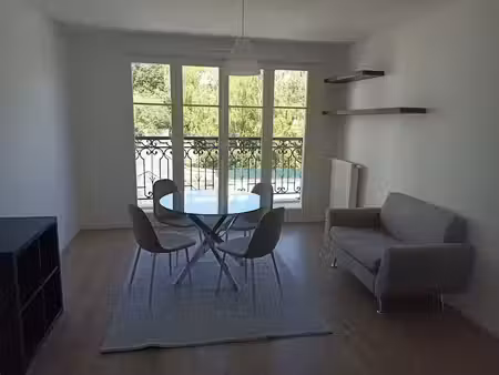 location meublée appartement 2 pièces 39.77 m² à melun (77000)  940 €