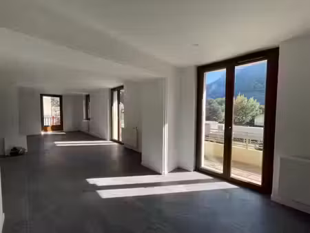 location appartement 3 pièces 91.68 m² à cluses (74300)  1 230 €