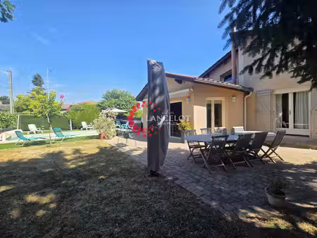 maison rénovée 165 m2 sur 962 m2 avec piscine proche bus