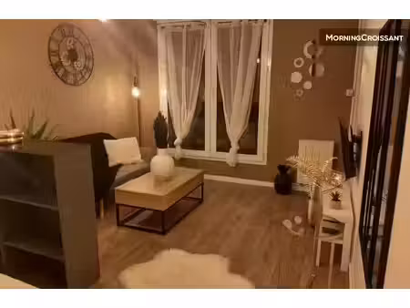 location meublée appartement 1 pièce 27 m² à elancourt (78990)  1 430 €
