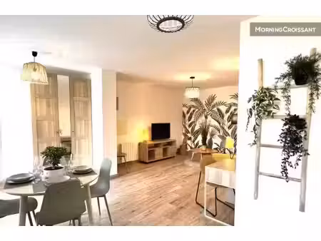 location meublée appartement 2 pièces 60 m² à saint-genis-laval (69230)  1 500 €