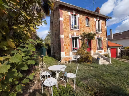 maison en pierre à vendre dans le quartier hôtel de ville