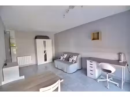 location meublée appartement 1 pièce 27 m² à saint-etienne (42000)  420 €