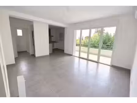 location appartement 3 pièces 63 m² à manosque (04100)  890 €