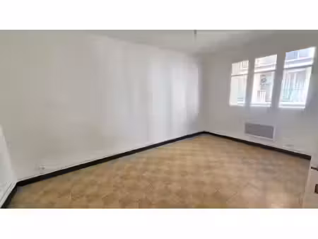 à toulon grand t2 a vendre