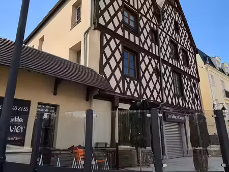 fonds de commerce de restauration en plein centre ville de bourges avec terrasse