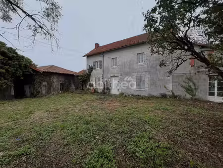 maison d'habitation avec 2 granges sur un terrain de 3400 m2