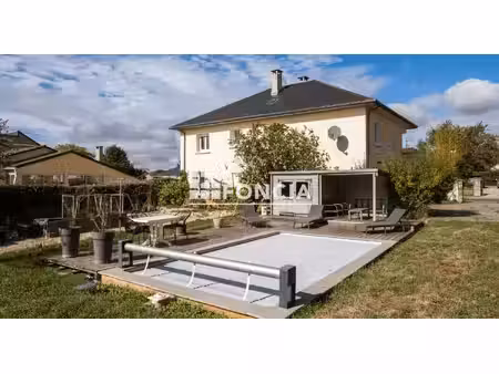 maison familiale avec deux logements indépendants et piscine à sébazac-concourès  aux port