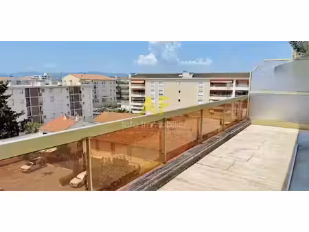 appartement avec terrasse centre ville - saint-raphael (83)